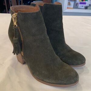 Aldo olive green suede leather gold tone zipper tassel ankle boot bootie